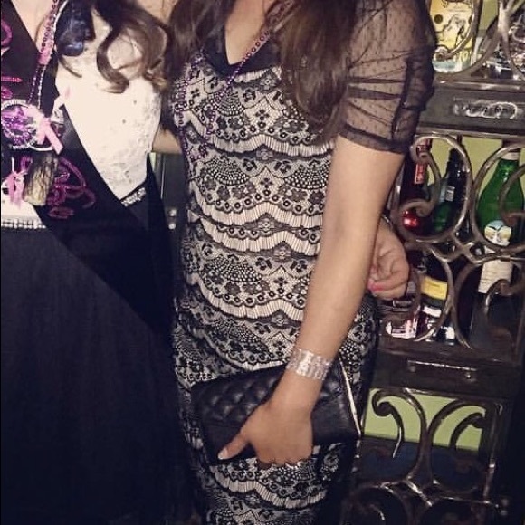 Lace dress - Picture 3 of 4